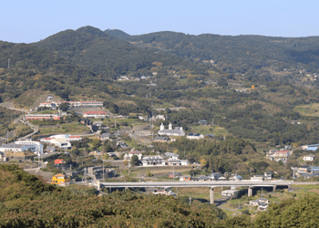 ド・ロ神父ゆかりの教会関連施設のある景観